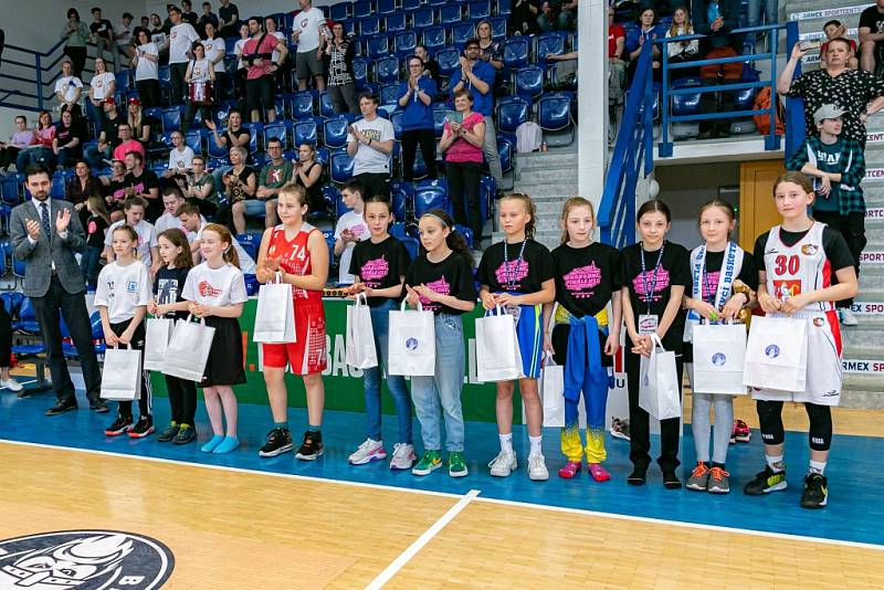 Slavnostní zakončení Vividbooks Národního finále U 11 dívek v basketbalu. Vítězství urvaly dívky z Hradce Králové.