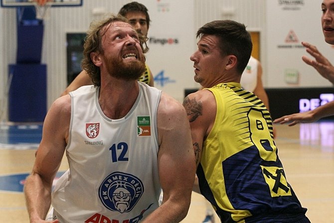 ZVLÁDLI TO. Děčínští basketbalisté i podruhé porazili rakouský Graz.