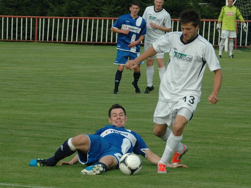 DERBY nakonec vyhrála Modrá (v modrém), která na penalty udolala Vilémov.