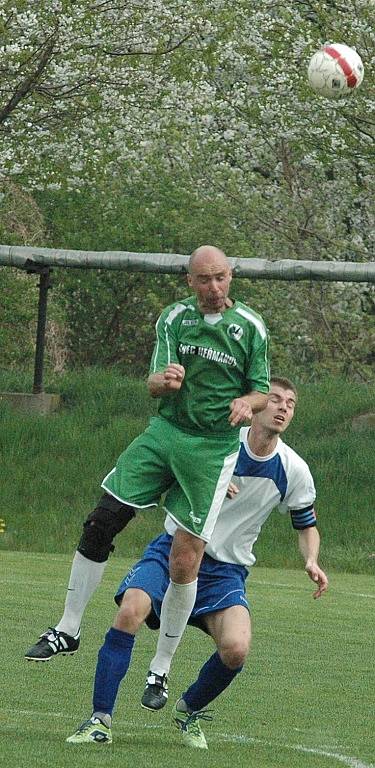 HEŘMANOV (v zeleném) vybojoval v Trmicích dva body.