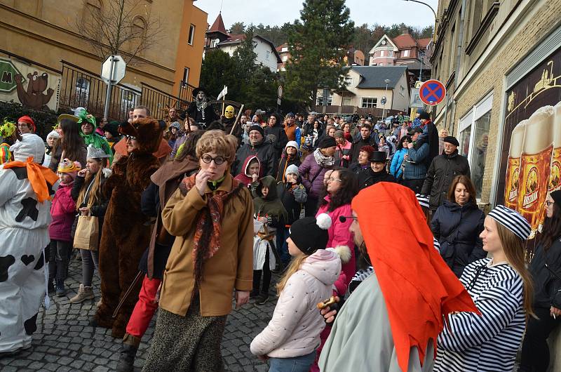 Děčínem prošel masopust ze zoo pod zámek.