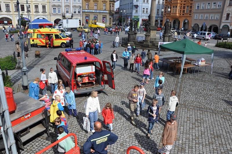 Preventivně informační skupina okresního ředitelství Policie České republiky Děčín připravila pro děti akci, Den s dopravou, ta se uskutečnila na rumburském náměstí. 