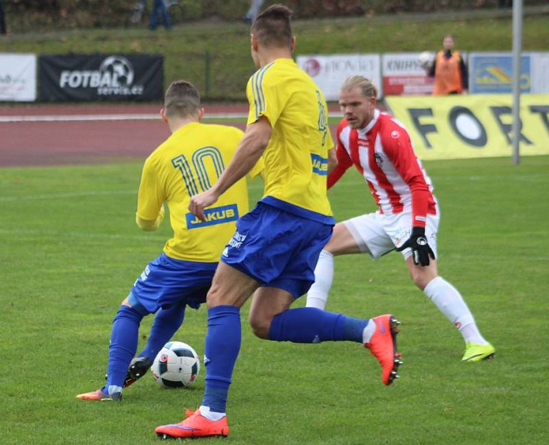 VÍTĚZNÉ LOUČENÍ. Fotbalisté Varnsdorfu porazili Žižkov 3:2.