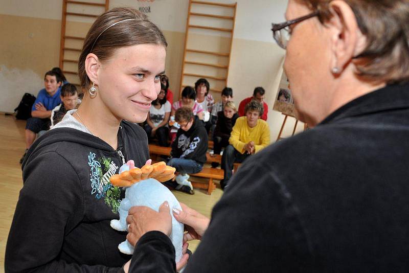 Aktivační centrum má za sebou rok činnosti. Děti si odnesly certifikáty.