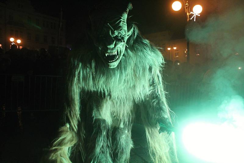 Krampusáci vyděsili Benešov.