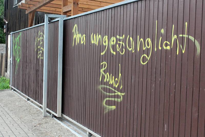 Graffiti v Březové ulici.