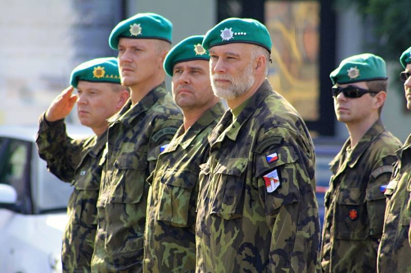 Příslušníci aktivních záloh oslavili v Děčíně desáté výročí vzniku své jednotky.