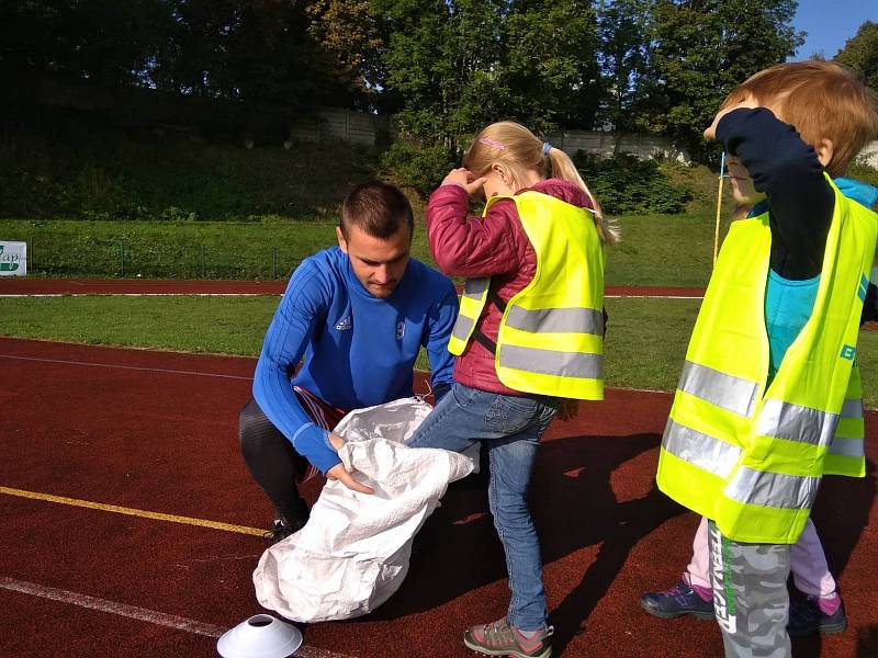 DEN S FOTBALEM se na varnsdorfském stadionu v Kotlině vydařil.