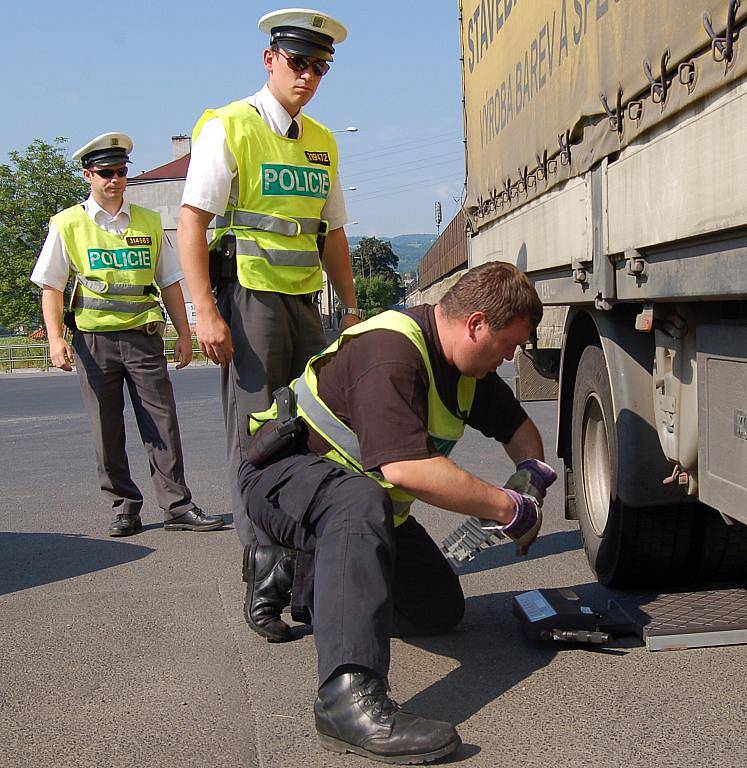 Řidiči kamionů a nákladní aut se dostali pod drobnohled dopravní policie.