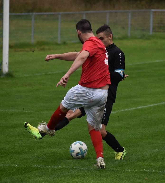 Česká Kamenice (černé dresy) doma udolala Unčín 4:3.