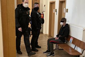 Okresní soud v Děčíně uvalil vazbu na 18letého a 15letého chlapce, jsou podezřelí z vraždy 13letého chlapce. Na snímku starší z chlapců.