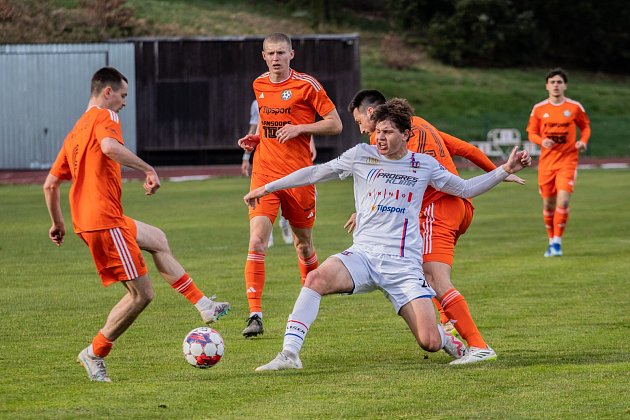 FOTO: Ze severu s bodem. Líšeň vedla nad Varnsdorfem, opět ji srazil rohový kop