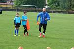 NÁVŠTĚVA. Tři fotbalisté FK Teplice navštívili trénink FAPV Děčín.