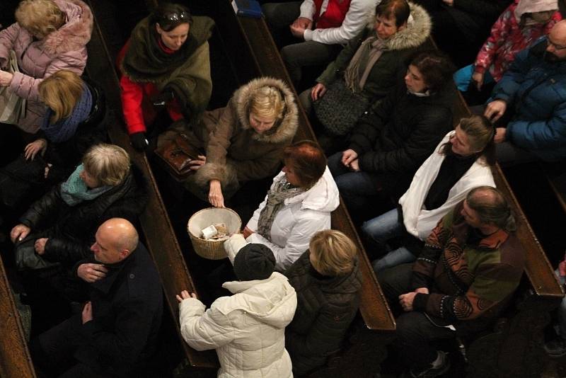 Rybova mše v kostele Povýšení svatého Kříže v Děčíně.