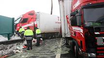 Hromadná dopravní nehoda na dálnici D8 - Petrovice