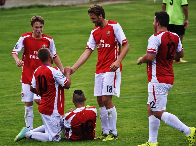 POHODA. Šluknov (v červeném) doma porazil Svádov jasně 4:0.