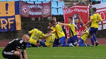 Varnsdorf (ve žlutém) porazil Třinec 1:0.