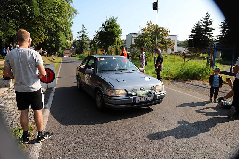 Krásnou Lípou projel závod automobilových veteránů Sachsen Classic