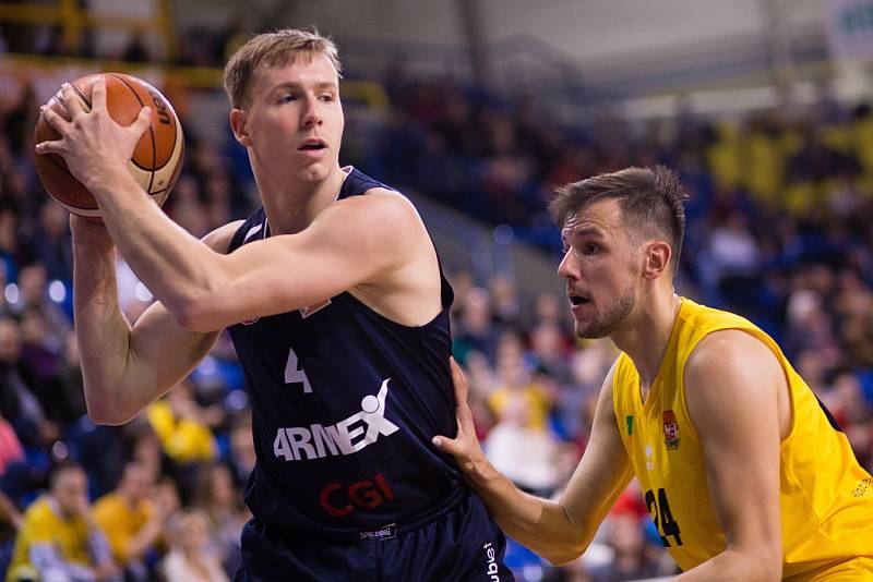 BASKETBALISTÉ DĚČÍNA prohráli v Opavě 81:91.