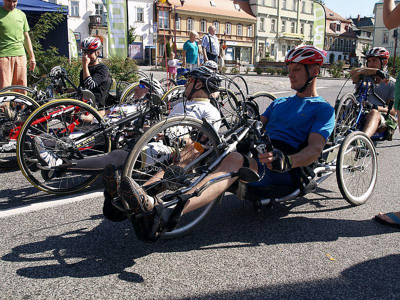 Spanilou jízdou nejdelších motocyklů světa začaly v pořadí už sedmé Dny Českého Švýcarska konající se v Krásné Lípě.