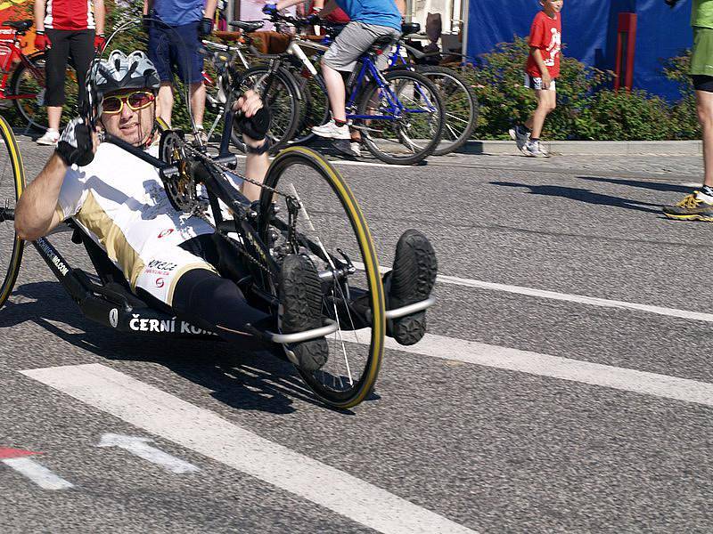 Spanilou jízdou nejdelších motocyklů světa začaly v pořadí už sedmé Dny Českého Švýcarska konající se v Krásné Lípě.