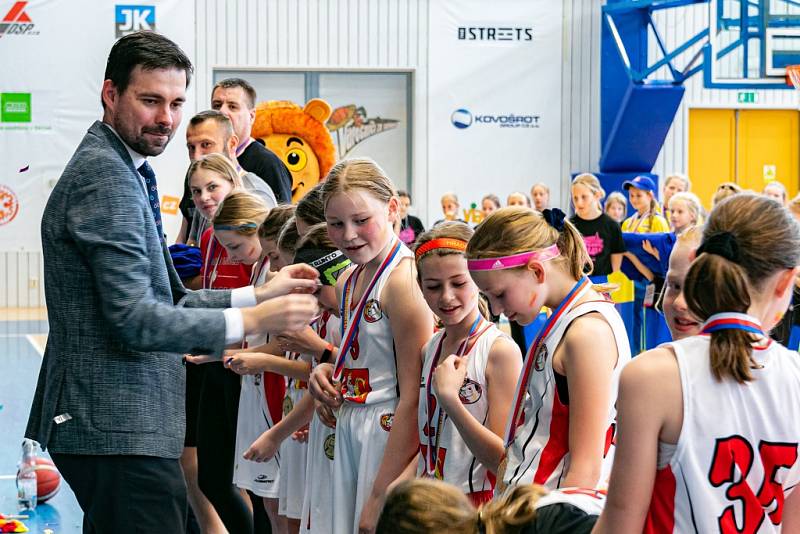 Slavnostní zakončení Vividbooks Národního finále U 11 dívek v basketbalu. Vítězství urvaly dívky z Hradce Králové.