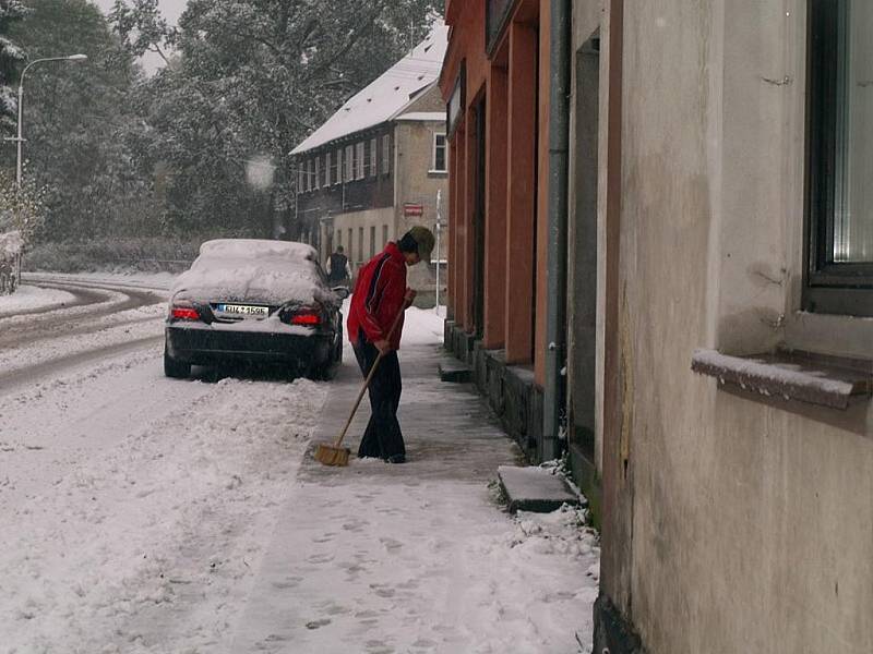 Říjnový sníh způsobil problémy zejména na Šluknovsku