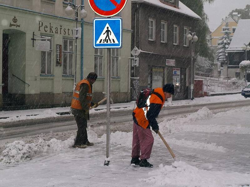 Říjnový sníh způsobil problémy zejména na Šluknovsku