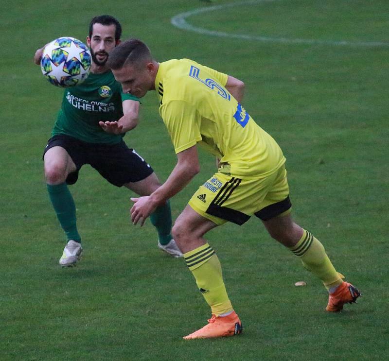 DŮLEŽITÁ VÝHRA. Varnsdorf doma porazil poslední Sokolov 3:0.