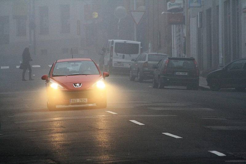 Nad Děčínskem sedí smog způsobený inverzím počasím. 