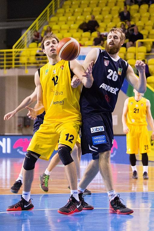 BASKETBALISTÉ DĚČÍNA prohráli v Opavě 81:91.