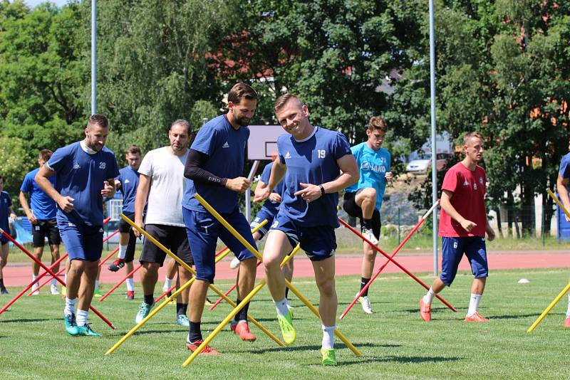 PRVNÍ TRÉNINK v rámci letní přípravy mají za sebou fotbalisté Varnsdorfu.