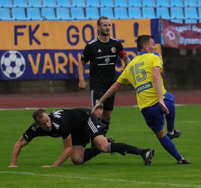 Varnsdorf (ve žlutém) porazil Třinec 1:0.