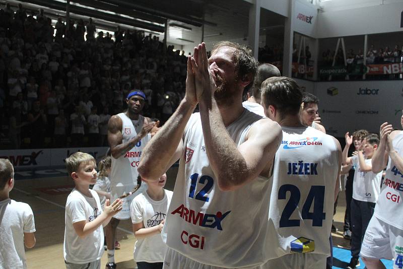 Sport basketbal Děčín - Svitavy radost konec zápas postup