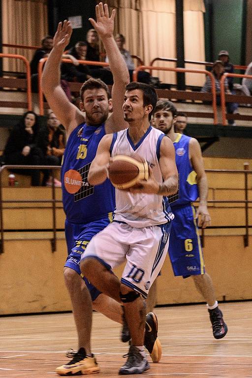 NEDAŘILO SE. Basketbalisté Varnsdorfu doma nestačili jak na Litoměřice, tak na Ústí nad Labem.