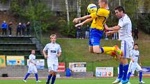 PADLI V ZÁVĚRU. Fotbalisté Varnsdorfu (ve žlutém) doma prohráli 0:1 se Znojmem.