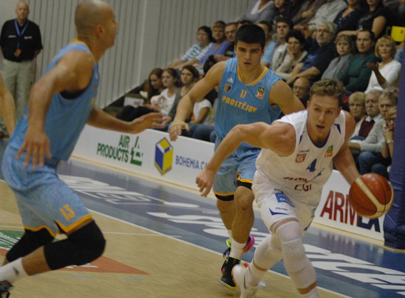 PARÁDA! Děčínští basketbalisté doma jasně porazili Prostějov.