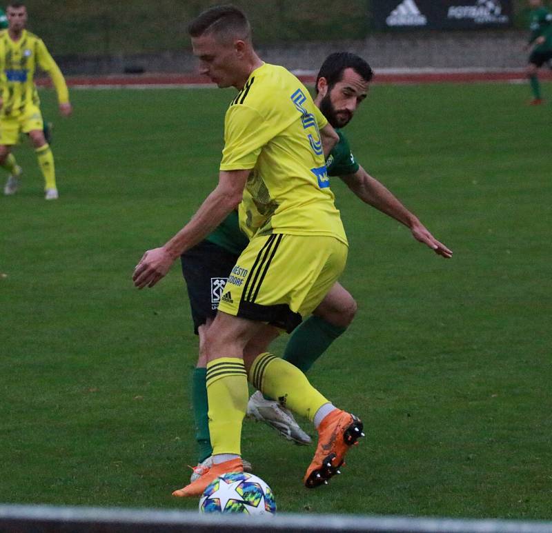 DŮLEŽITÁ VÝHRA. Varnsdorf doma porazil poslední Sokolov 3:0.