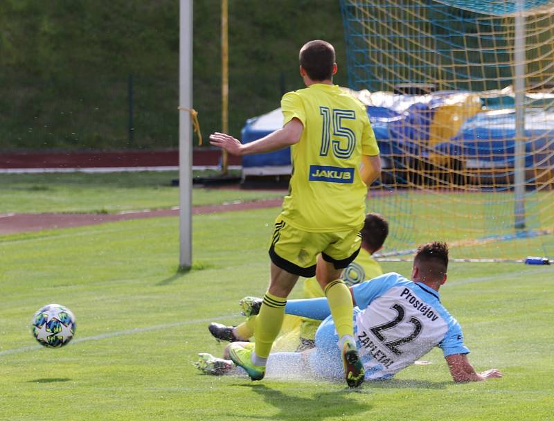 Doma zase bez bodů. Varnsdorf (ve žlutém) v Kotlině prohrál s Prostějovem 1:3.