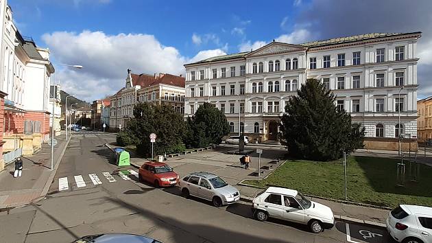 Školy na Komenského náměstí v Děčíně. Ilustrační foto