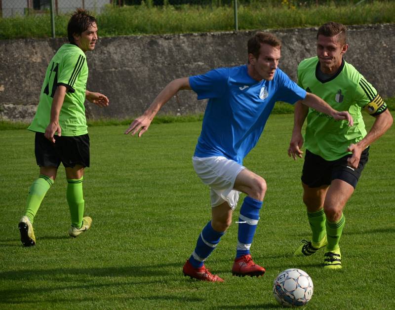 Březiny (v modrém) doma porazily Benešov 2:1.