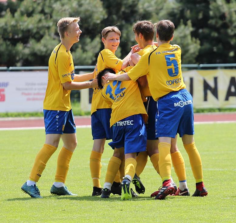 MLADŠÍ DOROSTENCI Varnsdorfu rozstříleli Českou Lípu 6:0.