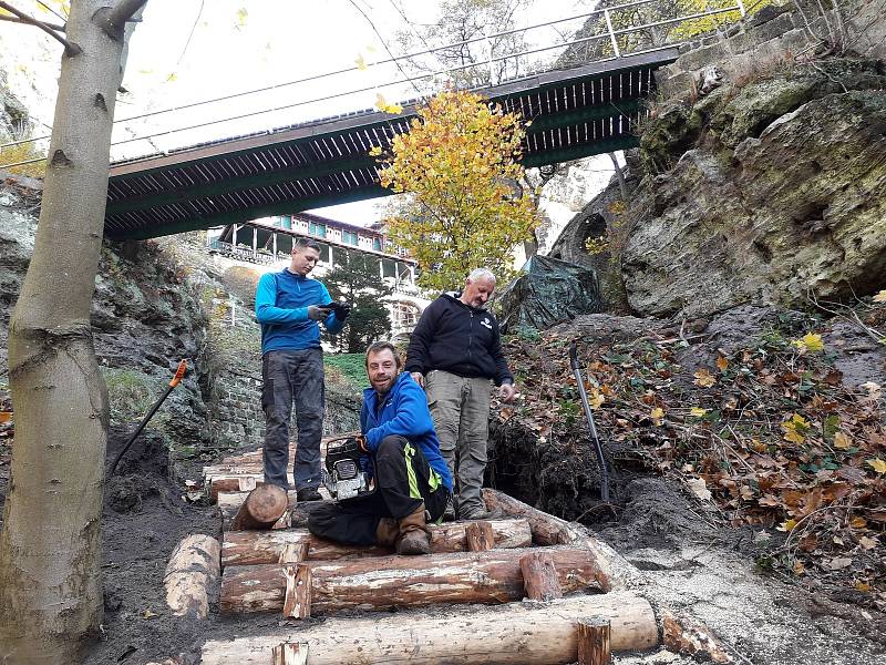 U Pravčické brány vyrostlo nové schodiště