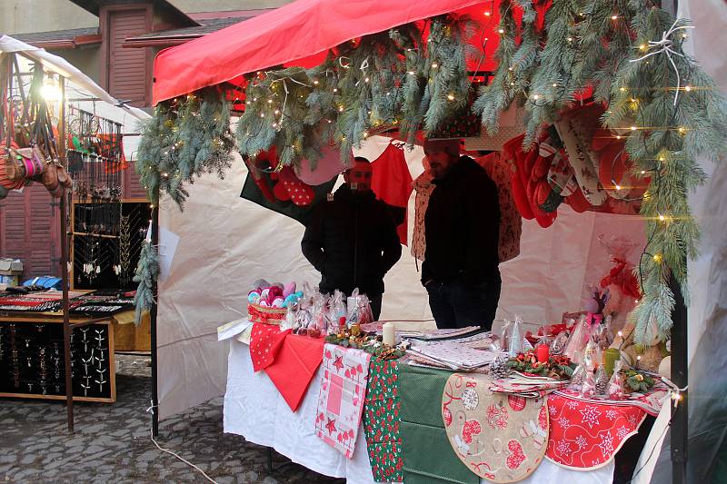 Na trhy mohli lidé vyrazit i o druhém adventním víkendu.