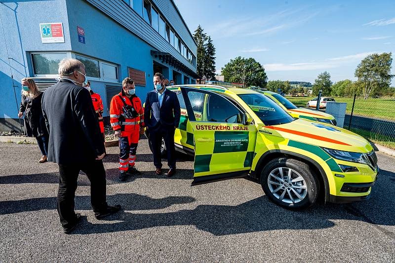 Záchranná služba v Rumburku má dvě nová terénní auta.