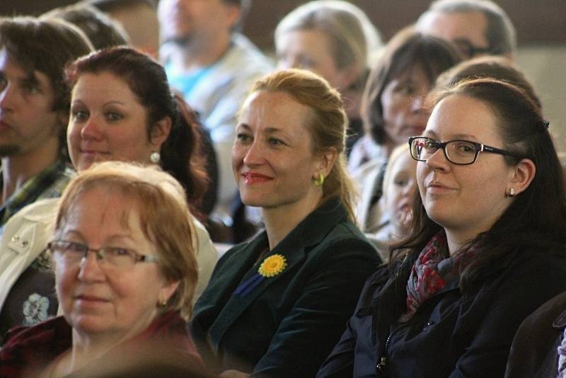 Benefiční koncert v děčínské synagoze, jehož výtěžek pomůže Miroslavu Červenkovi financovat biologickou léčbu rakoviny.