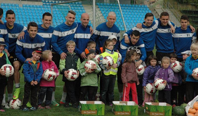 MŠ ČTYŘLÍSTEK navštívila trénink FK Varnsdorf.