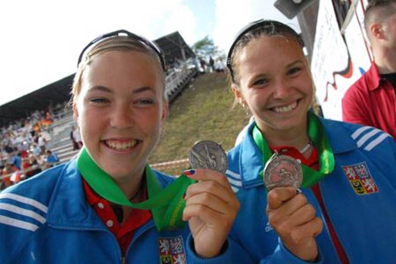 Karolína Kumžáková a Martina Víchová se už loni radovali ze stříbrné medaile z Mistrovství světa juniorů 