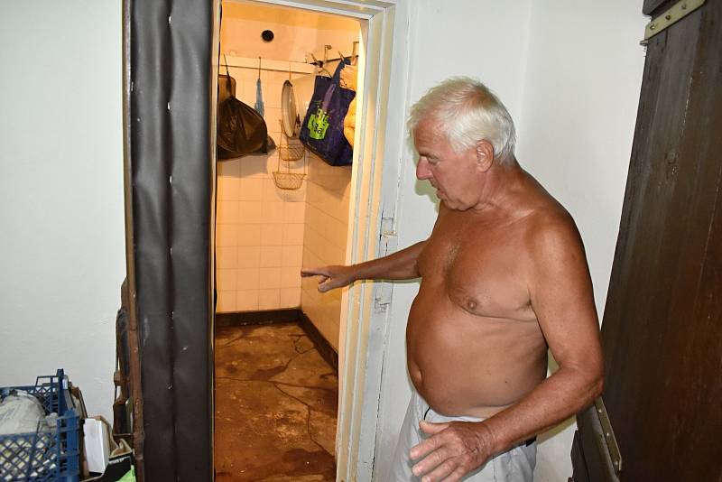Přívalové deště poničily v Lobendavě a v Dolní Poustevně desítky domů.
