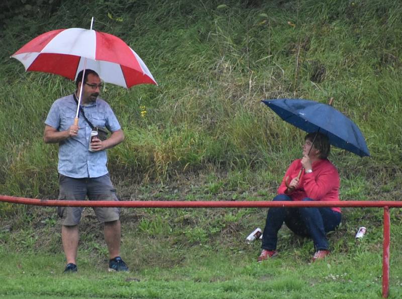 Debakl. Rumburk (žluté dresy) vyhrál na Střekově 12:0.